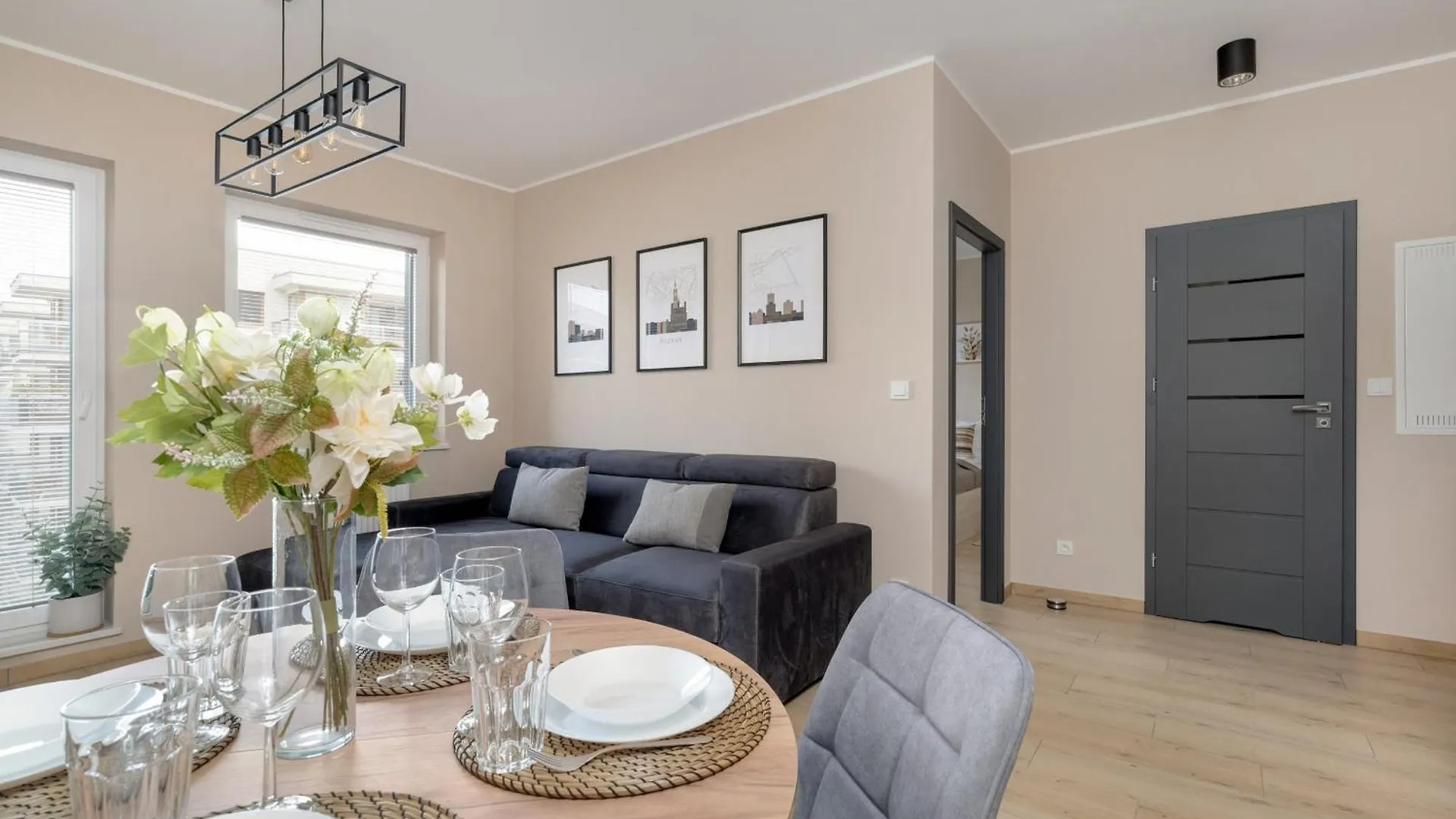 Cosy And Bright Apartment With Parking In Poznan By Noclegi Renters
