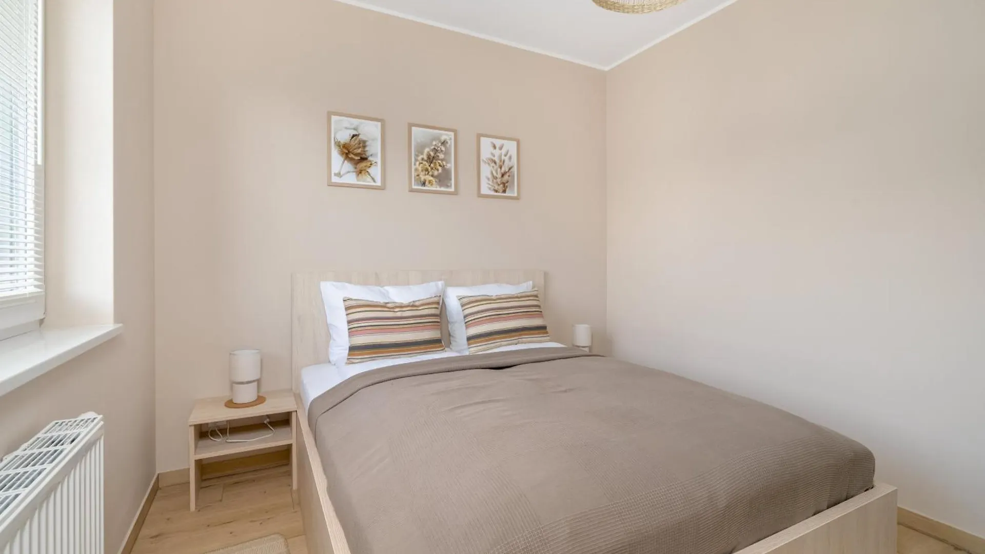 Cosy And Bright Apartment With Parking In Poznan By Noclegi Renters Polsko